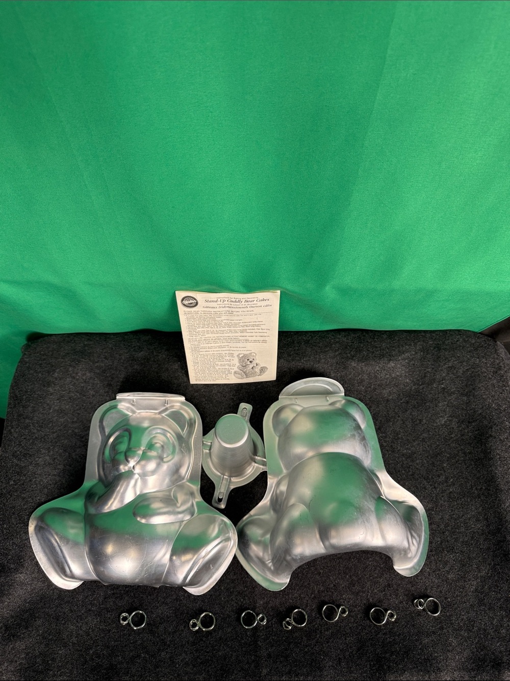 EUC Stand Up Cuddly Bear Cake Pan Wilton